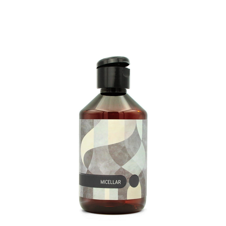 BY MONO plniteľná fľaštička „Abstract“ – micelárna voda, 250 ml, čierny flip-top uzáver