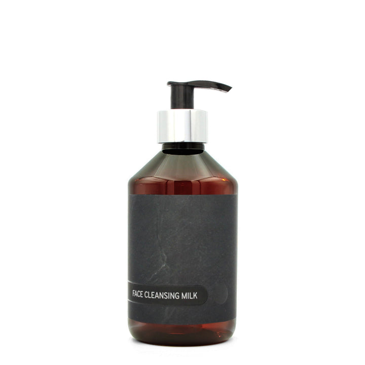 BY MONO plniteľná fľaštička „Black Slate“ – pleťové čistiace mlieko, 250 ml, strieborná pumpička