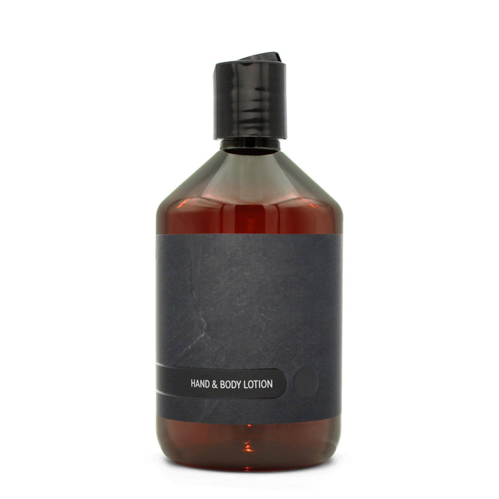 BY MONO plniteľná fľaštička „Black Slate“ – mlieko na ruky a telo, 500 ml, čierny disc-top uzáver