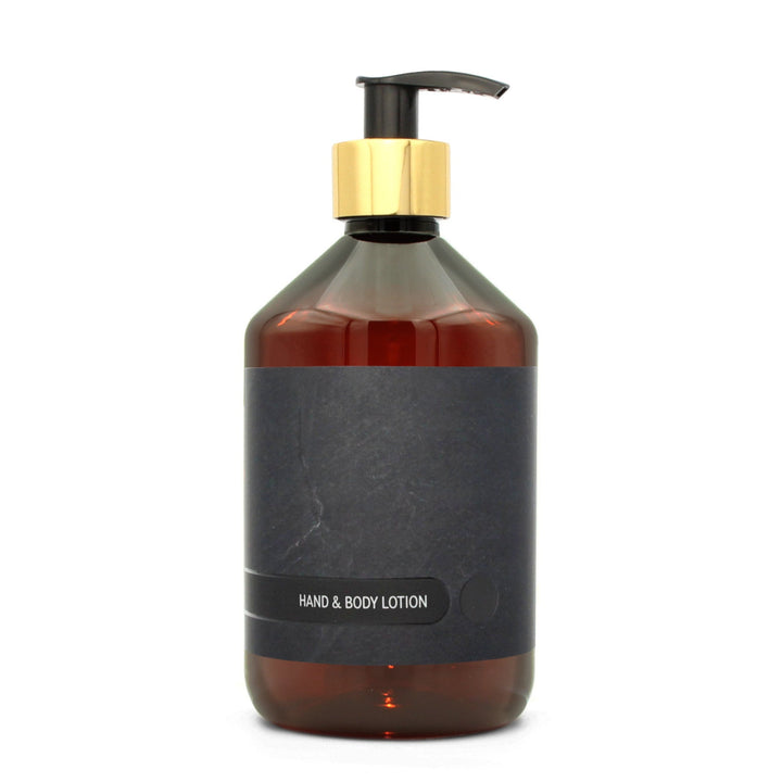 BY MONO plniteľná fľaštička „Black Slate“ – mlieko na ruky a telo, 500 ml, zlatá pumpička