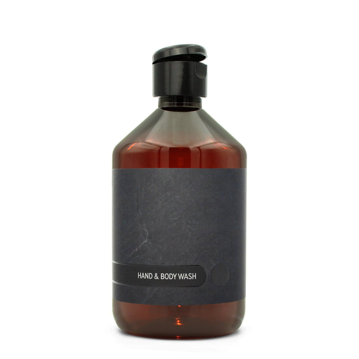 BY MONO plniteľná fľaštička „Black Slate“ – umývací gél na ruky a telo, 500 ml, čierny flip-top uzáver