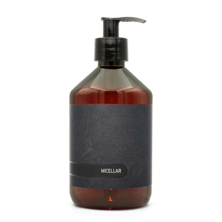BY MONO plnitelná lahvička „Black Slate“ – micelární voda, 500 ml, černá pumpička