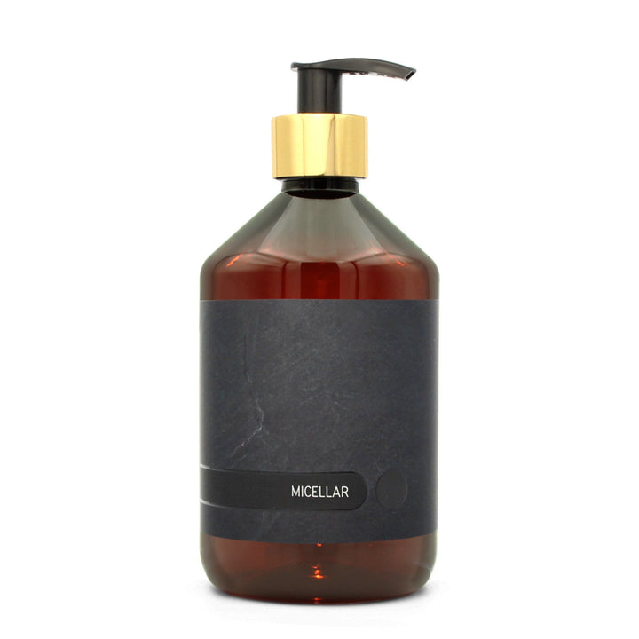 BY MONO plnitelná lahvička „Black Slate“ – micelární voda, 500 ml, zlatá pumpička
