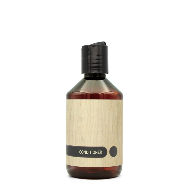 BY MONO plniteľná fľaštička „Oak“ – kondicionér, 250 ml, čierny disc-top uzáver