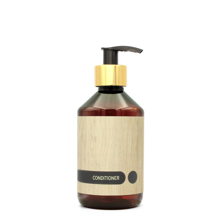 BY MONO plniteľná fľaštička „Oak“ – kondicionér, 250 ml, zlatá pumpička