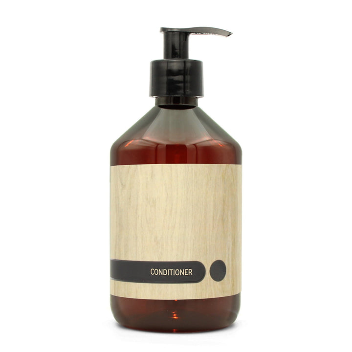 BY MONO plniteľná fľaštička „Oak“ – kondicionér, 500 ml, čierna pumpička