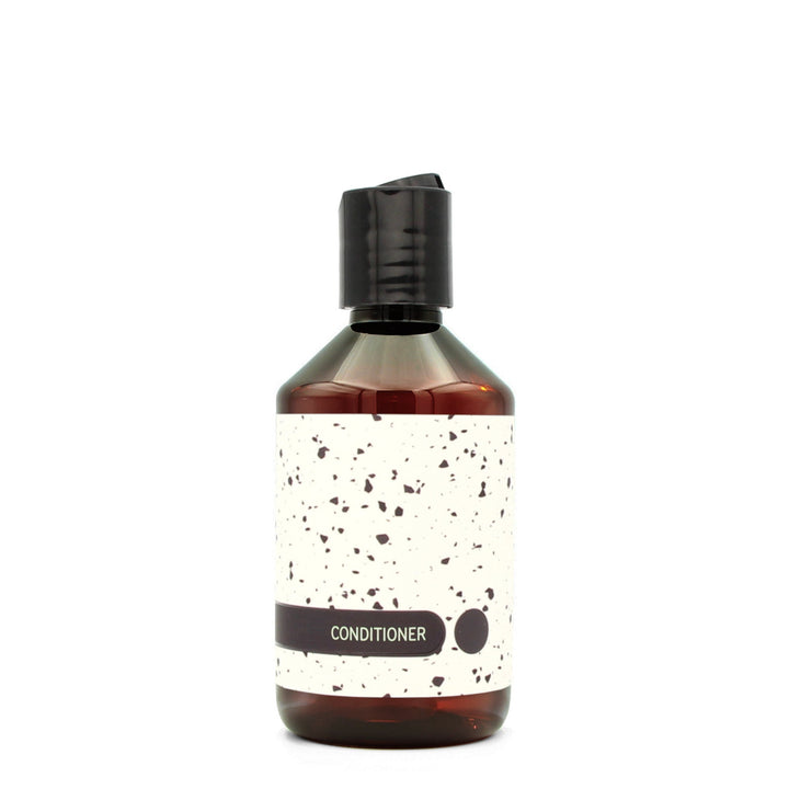 BY MONO plniteľná fľaštička „Terrazzo“ – kondicionér, 250 ml, čierny disc-top uzáver