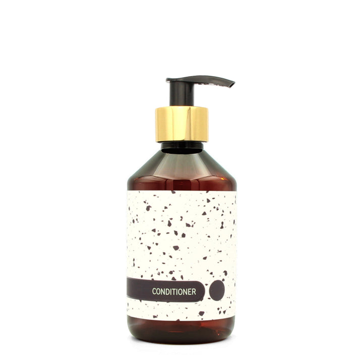 BY MONO plniteľná fľaštička „Terrazzo“ – kondicionér, 250 ml, zlatá pumpička