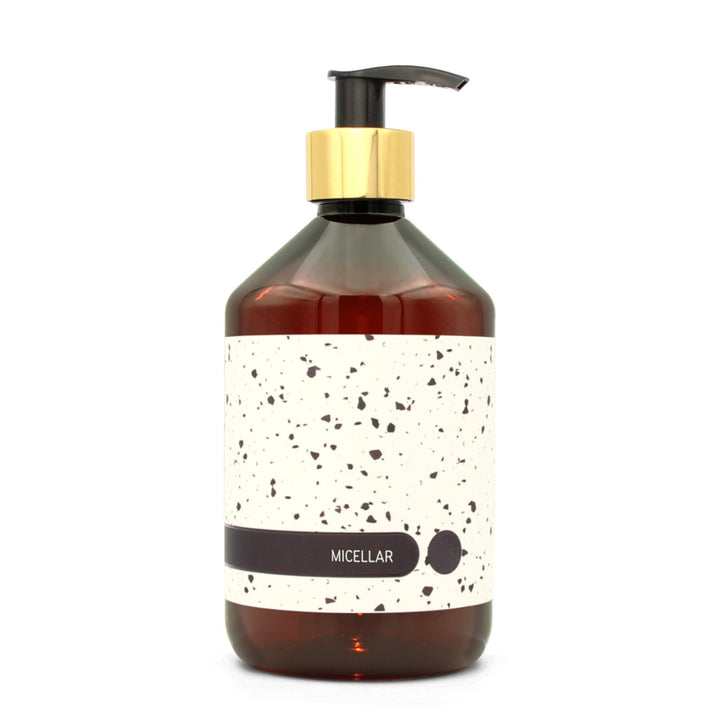 BY MONO plniteľná fľaštička „Terrazzo“ – micelárna voda, 500 ml, zlatá pumpička