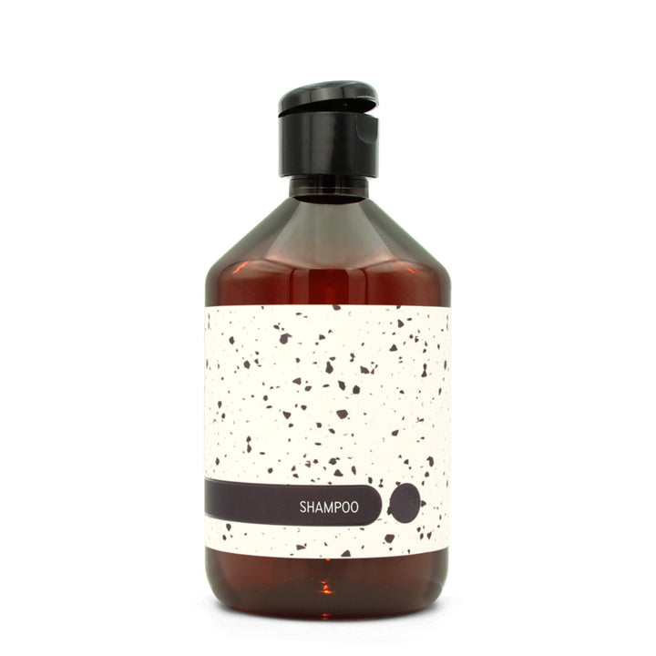 BY MONO plniteľná fľaštička „Terrazzo“ – šampón, 500 ml, čierny flip-top uzáver